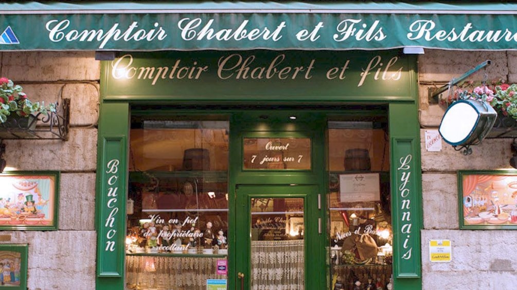Charger l’élément 1 sur 5. Front door to the Chabert et Fils Restaurant in Lyon
