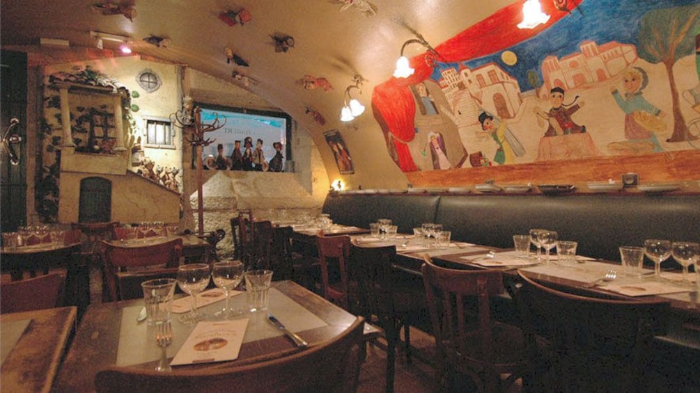 Charger l’élément 2 sur 5. View inside the Chabert et Fils Restaurant in Lyon