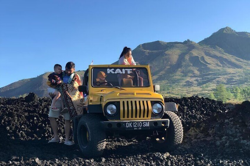 Beautiful sunrise from batur vulcano hiking and and jeep tour 