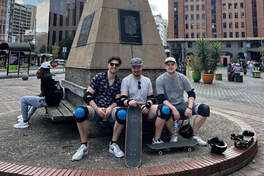 Exploring Johannesburg through Skateboarding - incl. skate lesson for beginners!