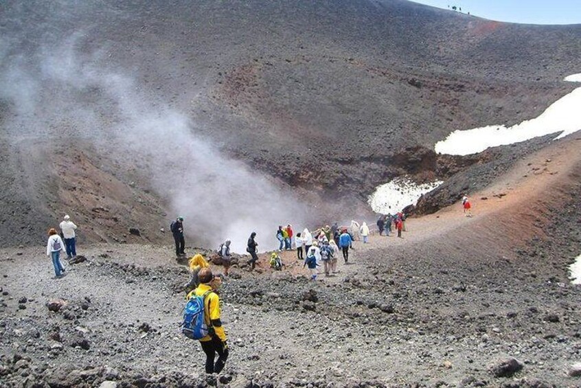 Mount Etna 2.000 meters ( Half-Day Tour from Taormina) 