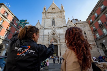 Pribadi Tur dari Napoli: Jelajahi Pusat Sejarah dengan Pemandu