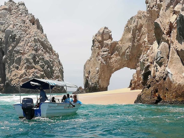 Boat approaches the Arch of Cabo San Lucas