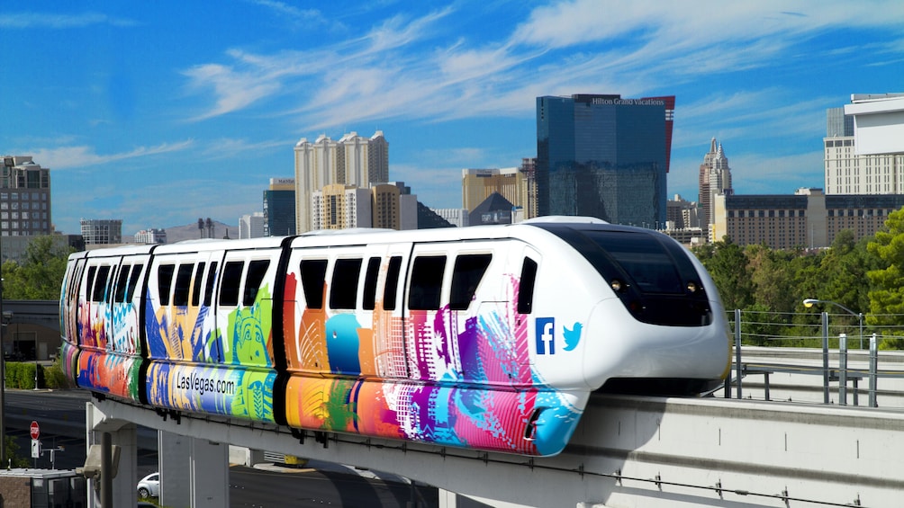 1 枚目の写真 (3 枚中) を開く。 Las Vegas monorail