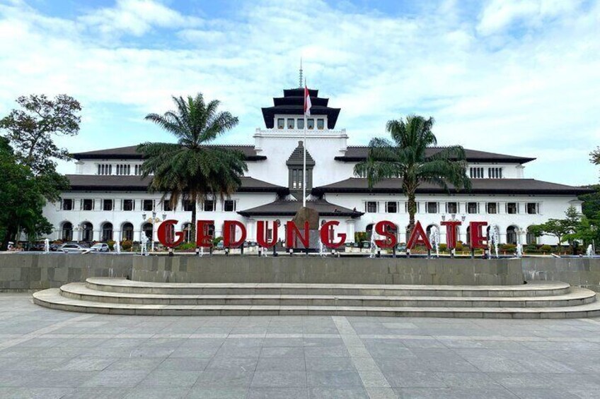 Bandung City Tour with High-Speed Rail (Whoosh) from Jakarta