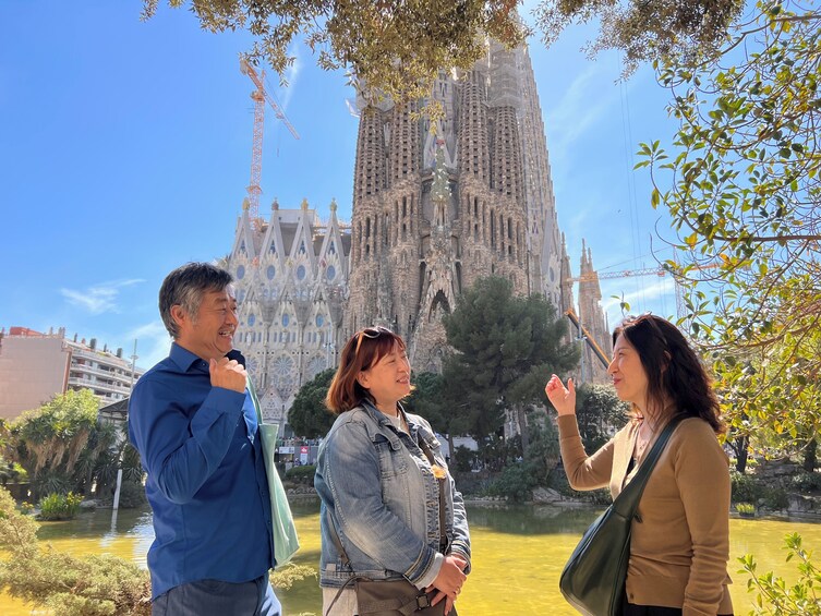 Sagrada Familia Tour with English, Chinese, Korean or Japanese Guide