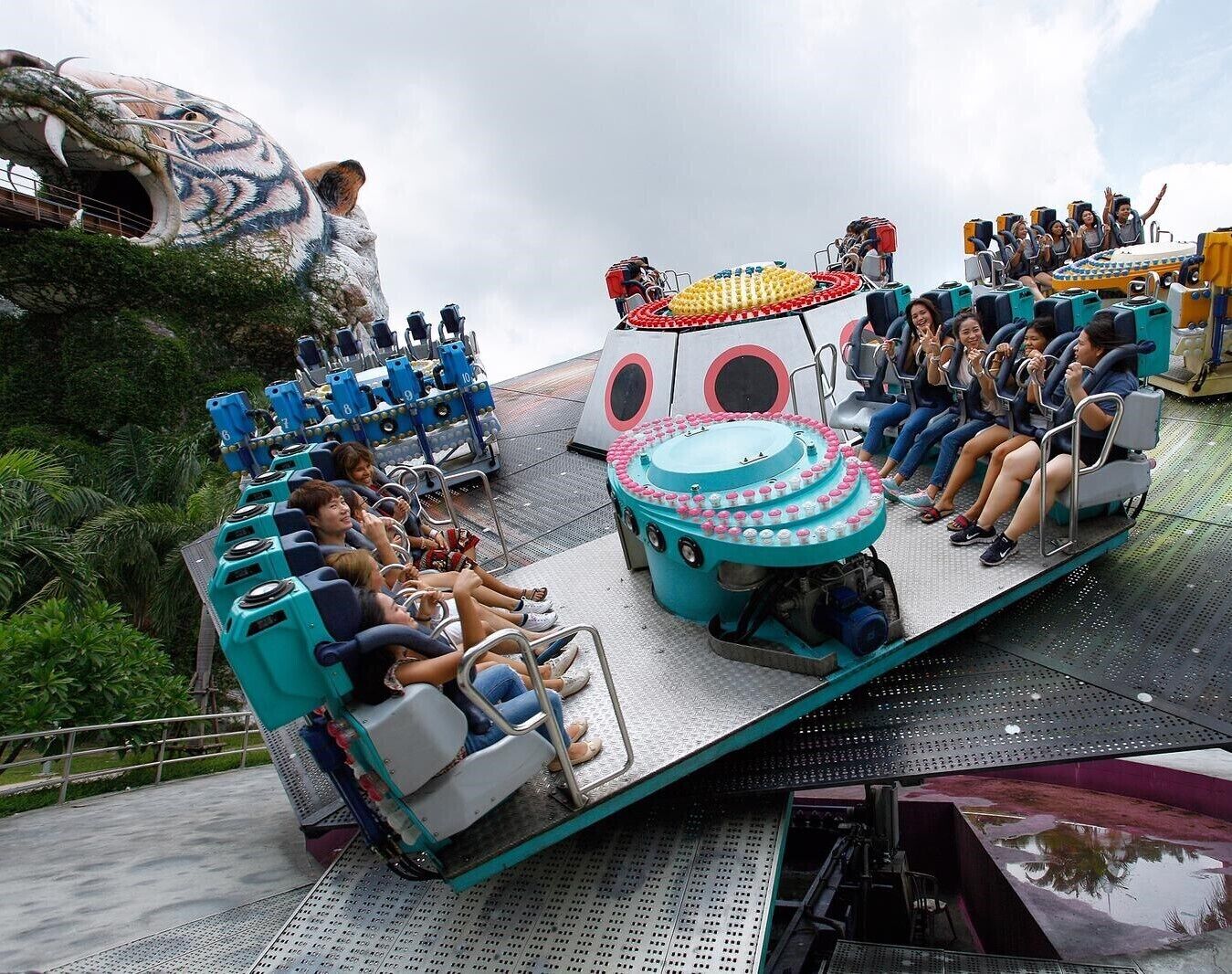 Dreamworld Theme Park Tickets with Roundtrip Transfers