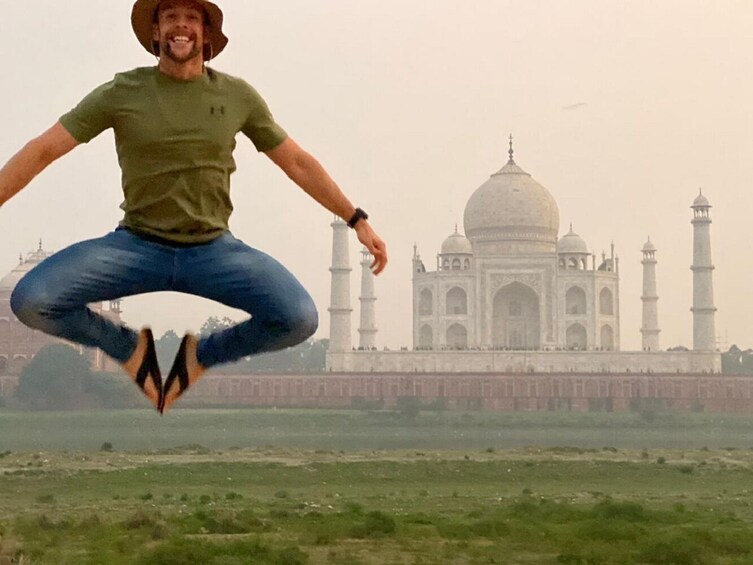 Free Express Entry In To Taj Mahal & Agra Fort.