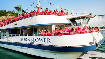 Niagara Falls Day Tour with Lunch & Cruise from Toronto