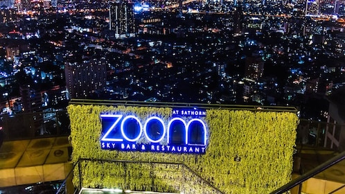 Zoom Rooftop Fine Dining dengan Skybar