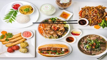 Hanoi Street Food Tour by Walking