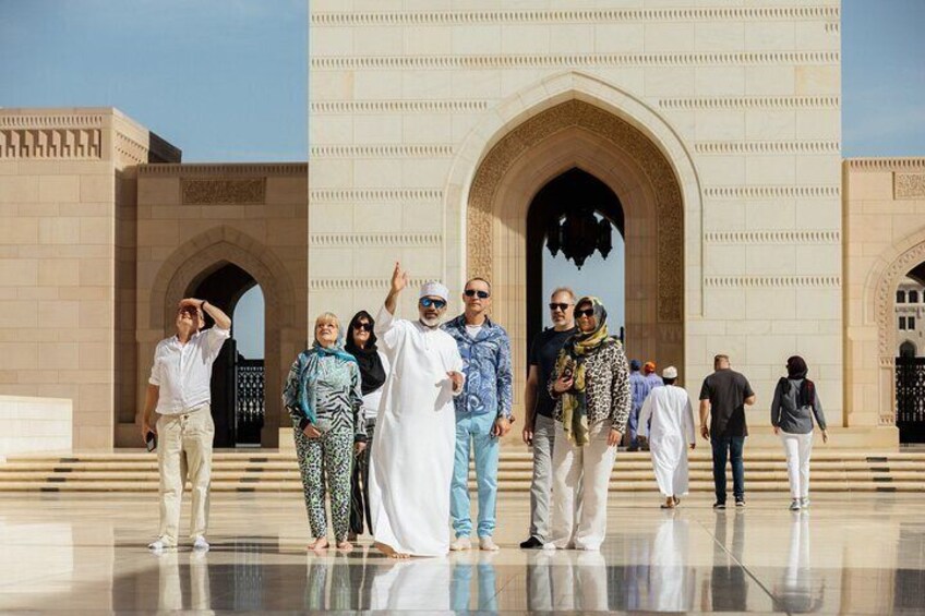 Discover Muscat: Group City Tour