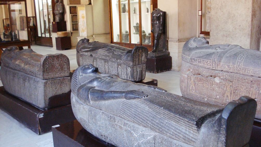 Foto 5 von 9 laden Ancient artifacts in Egypt