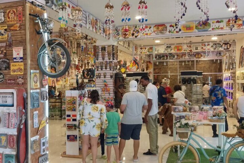 World Mart Souvenirs Store - Free Pick-up / Drop-off