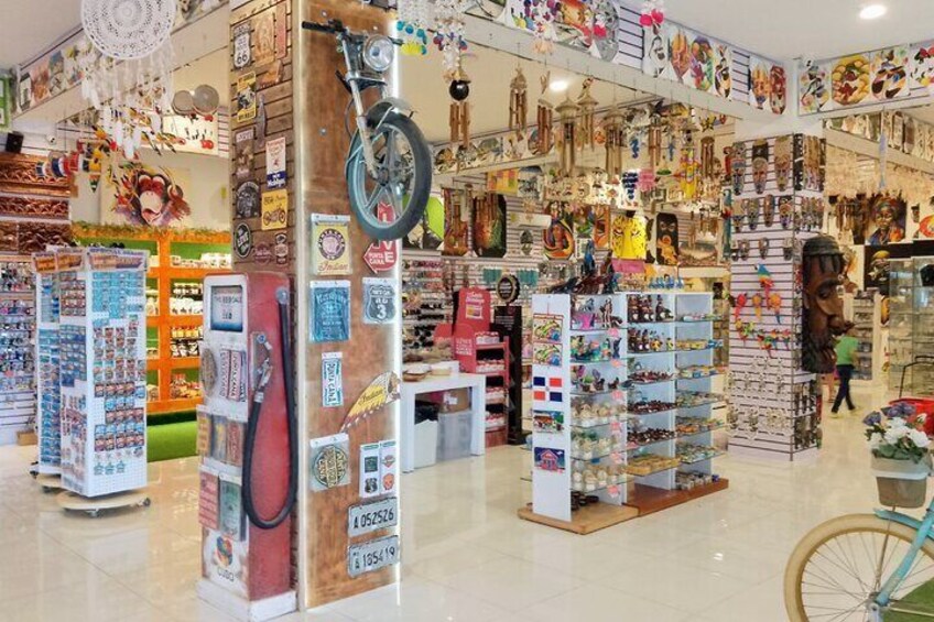 World Mart Souvenirs Store - Free Pick-up / Drop-off