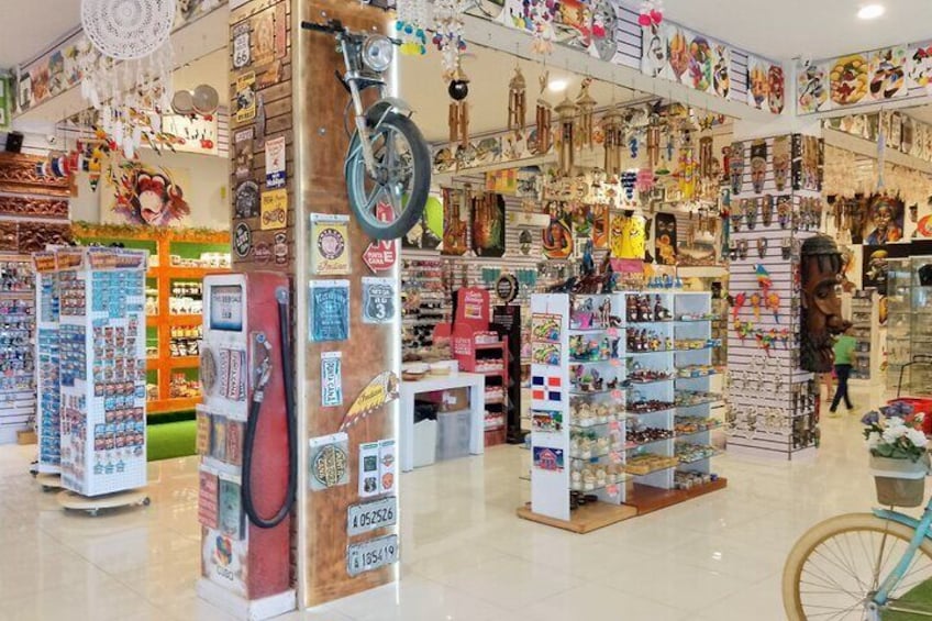World Mart Souvenirs Store - Free Pick-up / Drop-off