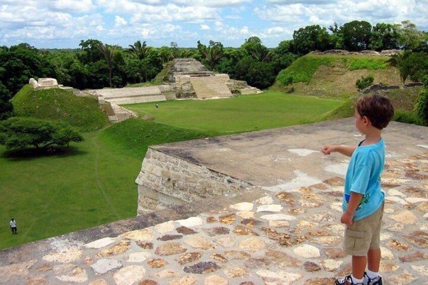 Private Altun Ha, Monkey Sanctuary and Rum Factory Tour from Belize City