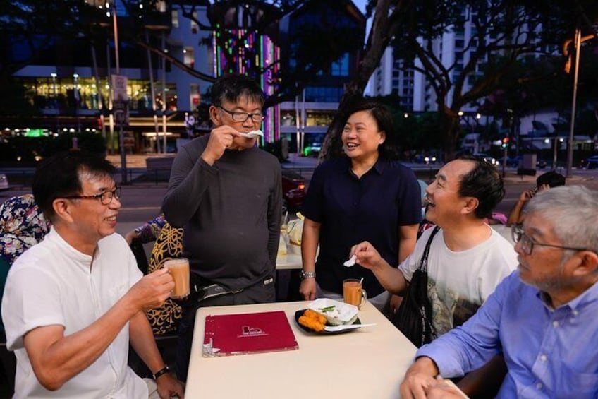 Taste the best of the Singaporean cuisine in your private tour
