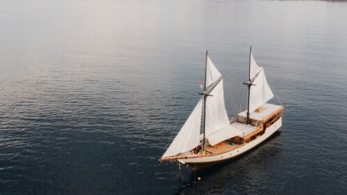 3 Day Private Komodo Sailing Tour with Luxury Phinisi Boat