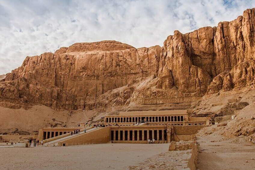 Private Tour: 8 Days 7 Nights Pyramids and Nile Cruise by Air from Cairo