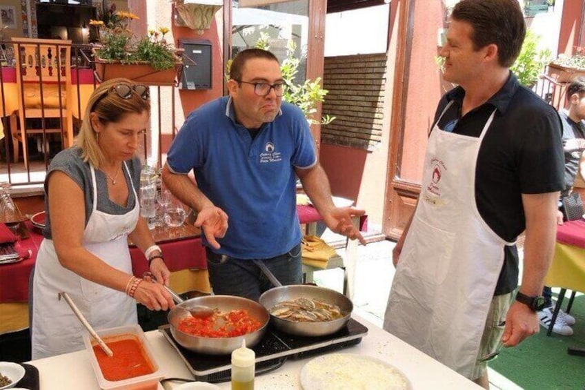 Taormina cooking class, market tour and lunch