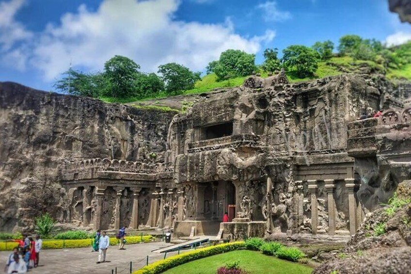 Mumbai to Ajanta & Ellora Caves Guided Tour 