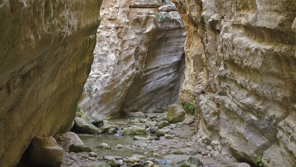 Foto 4 von 8 laden Creek in Cyprus
