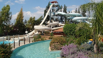 Fasouri Watermania Water Park – Eintritt mit Transfers Fasouri Watermania Water Park – Eintritt mit Transfers