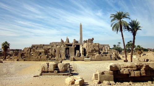 Luxor Yksityinen kokopäiväkierros autolla lounaalla