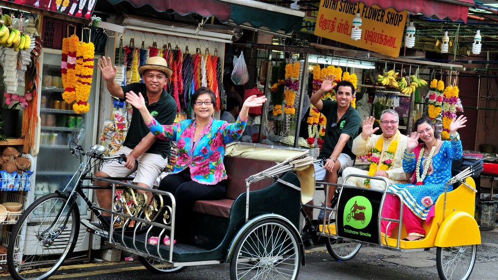 people in tricycle carriage touring chinatown in Sinapore