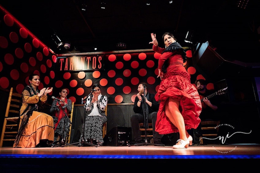 Gothic Evening Tour & Flamenco in English, Chinese, Korean, or Japanese