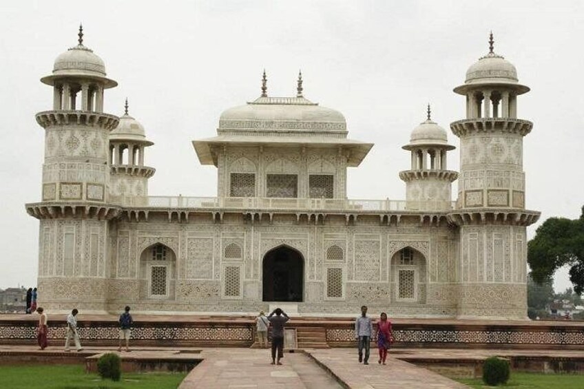 Agra Tour from Gurgaon ( Taj Mahal Day Tour By Car )