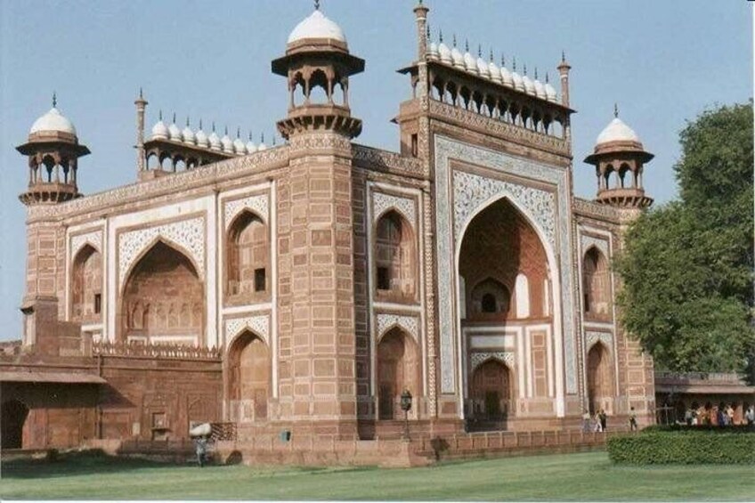 Agra Tour from Gurgaon ( Taj Mahal Day Tour By Car )
