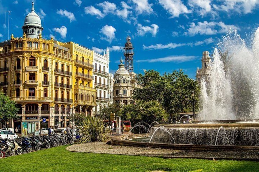 Plaza del Ayuntamiento - Home to our town hall!
