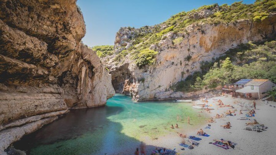 Stiniva Bay