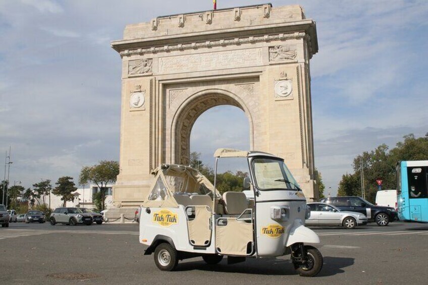 Private Tuk Tuk Bucharest Romantic Tour - miniBAR included