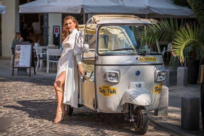 Private Tuk Tuk Bucharest Romantic Tour - miniBAR included