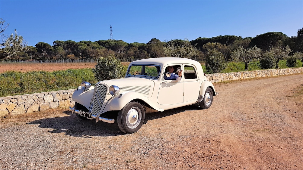 Half-day French Riviera Tour in vintage car : Perfurme