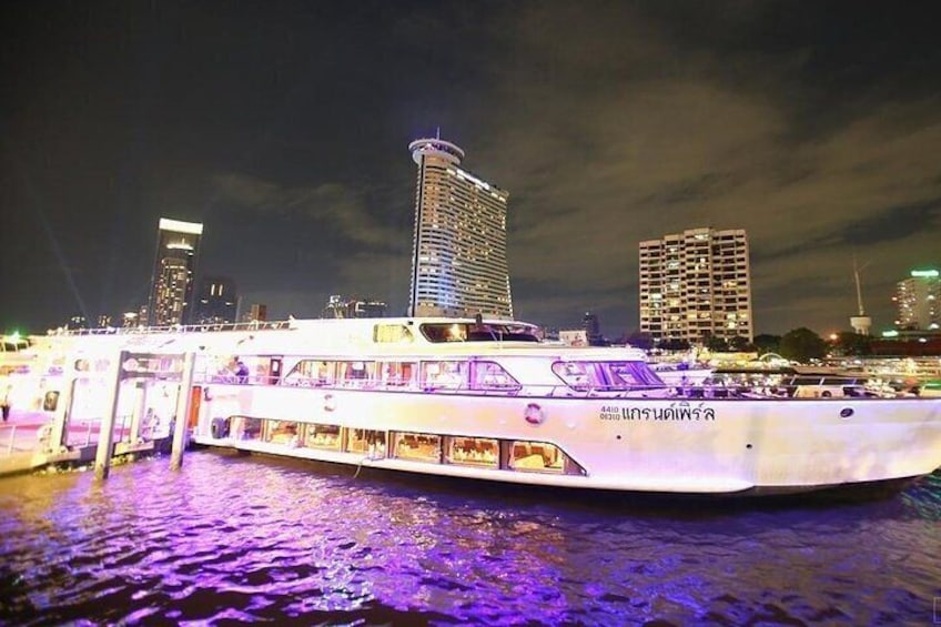 Grand Pearl Luxury Dinner Cruise Experience at Bangkok