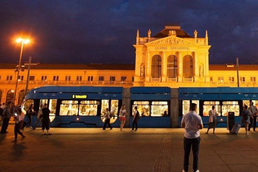 Panoramic tours Zagreb with a van.