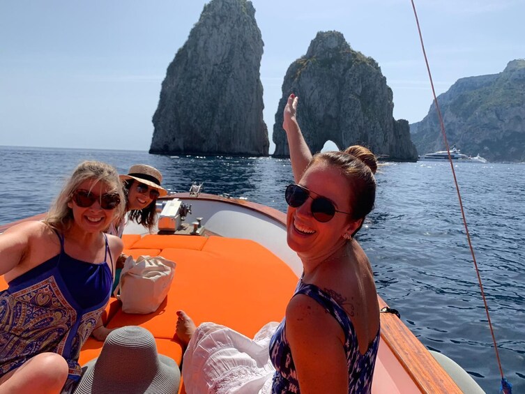 THE ISLAND OF CAPRI BY PRIVATE BOAT