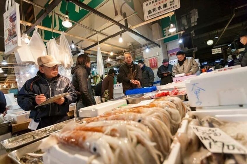 Toyosu Market and Tsukiji Food Tour with Nationally-Licensed Guide