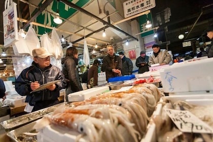 Toyosu Market and Tsukiji Food Tour with Government-Licensed Guide