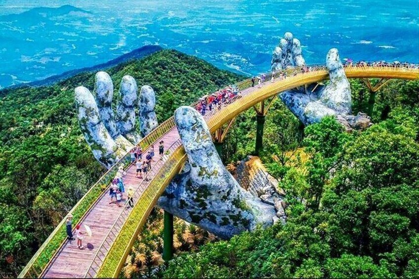 Golden hang bridge Da Nang