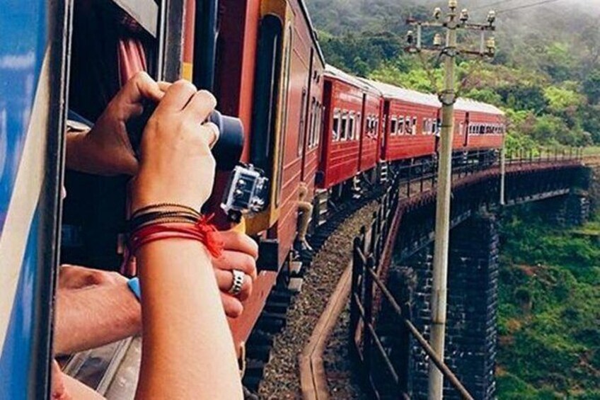 first-2nd-cabin-train-from-kandy-to-colombo-srilanka-december-2016