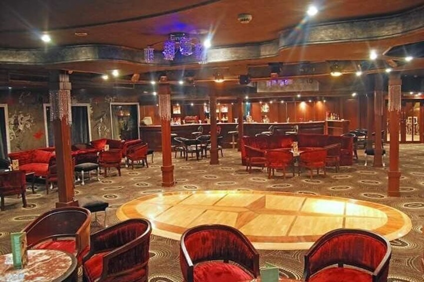 The standard of the main lounge bar.
All types of drinks are available onboard.