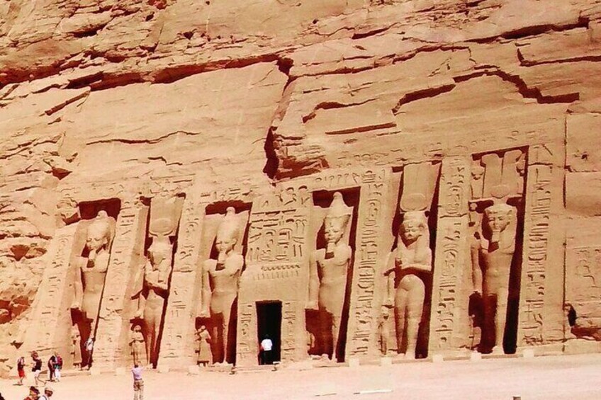 Queen Nefertari temple facade