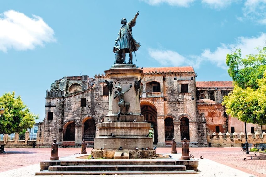 Guided Santo Domingo Sightseeing & Old Town Tour with Lunch