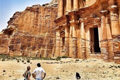 Excursión de 2 días a Petra, Wadi Rum y el Mar Muerto desde Amman