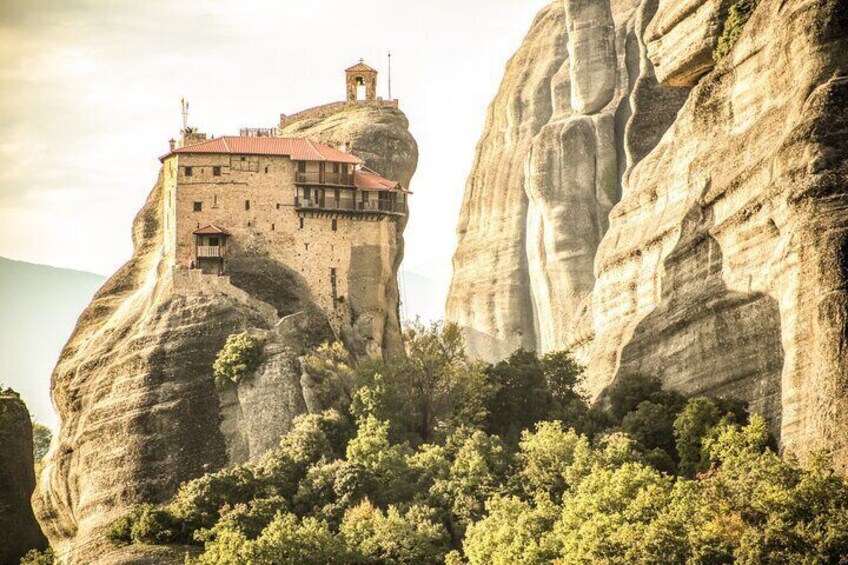 1-day rail trip from Athens to Meteora